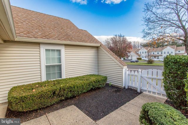 1811 HENNESSY DR, Southampton, PA 18966