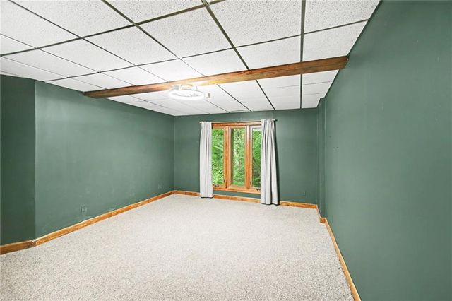 5525 N Oakdale Place, Parkville, MO 64152