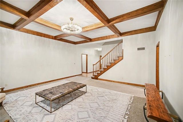 5525 N Oakdale Place, Parkville, MO 64152