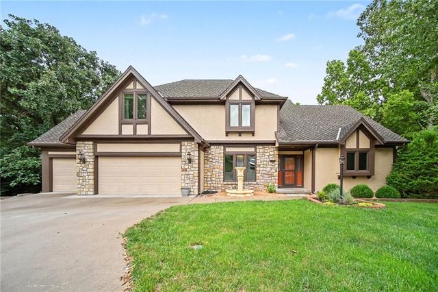 5525 N Oakdale Place, Parkville, MO 64152