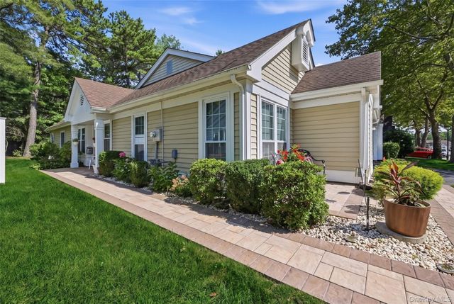 15 Glen Drive, Ridge, NY 11961