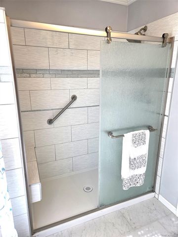 15 Glen Drive, Ridge, NY 11961