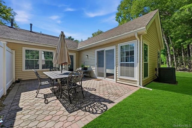 15 Glen Drive, Ridge, NY 11961
