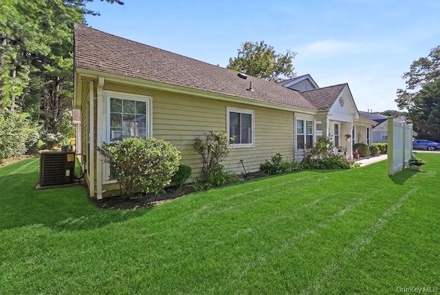 15 Glen Drive, Ridge, NY 11961