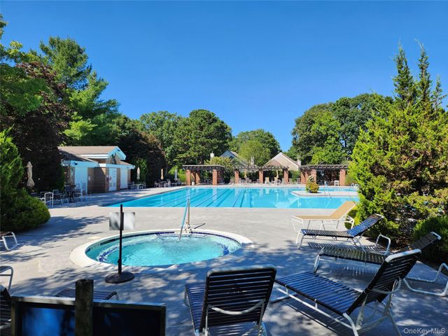 15 Glen Drive, Ridge, NY 11961