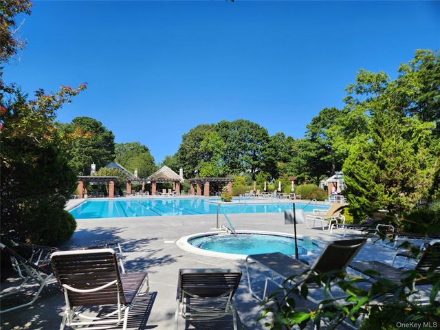 15 Glen Drive, Ridge, NY 11961