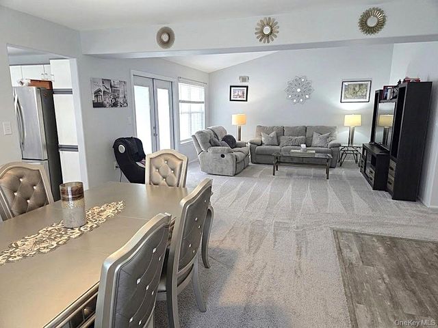 15 Glen Drive, Ridge, NY 11961