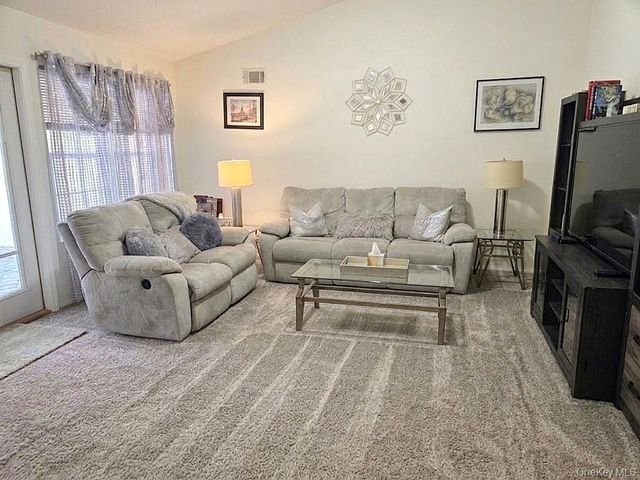 15 Glen Drive, Ridge, NY 11961