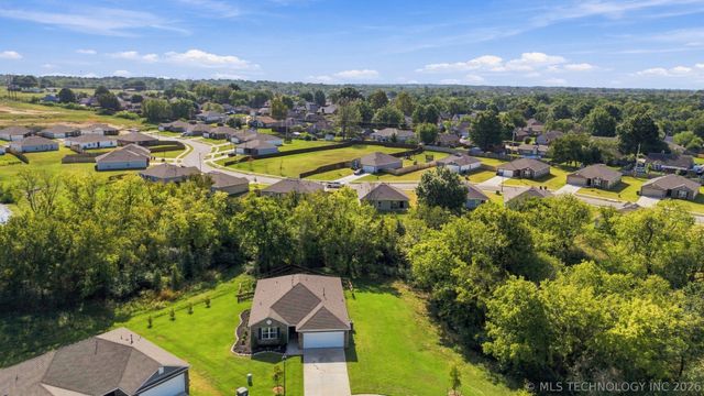 1425 N 82nd Street, Broken Arrow, OK 74014