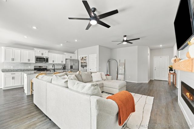 1425 N 82nd Street, Broken Arrow, OK 74014