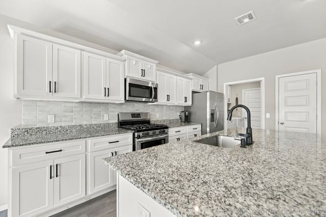 1425 N 82nd Street, Broken Arrow, OK 74014