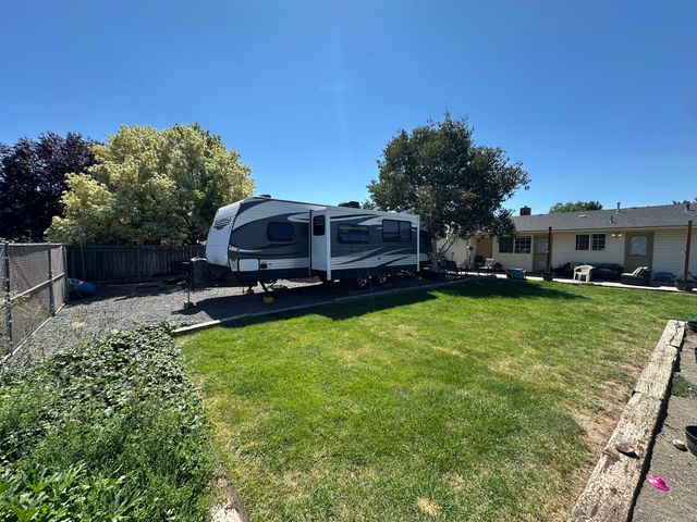 10683 McGuire Avenue, Klamath Falls, OR 97603