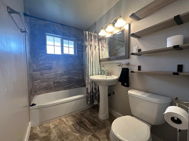 10683 McGuire Avenue, Klamath Falls, OR 97603