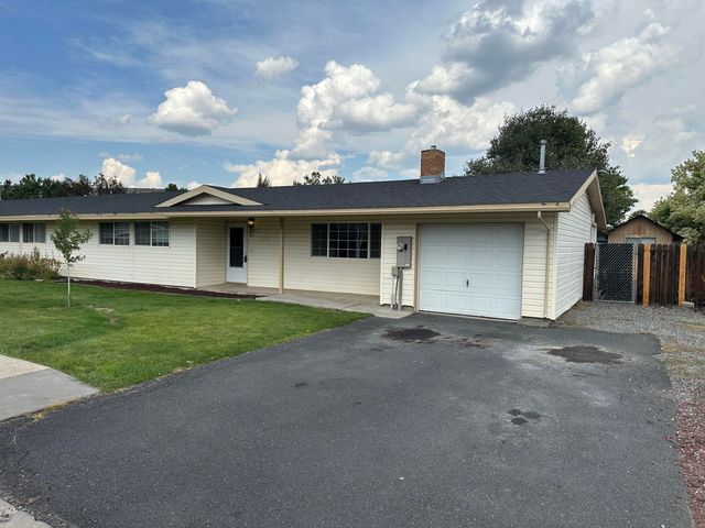 10683 McGuire Avenue, Klamath Falls, OR 97603