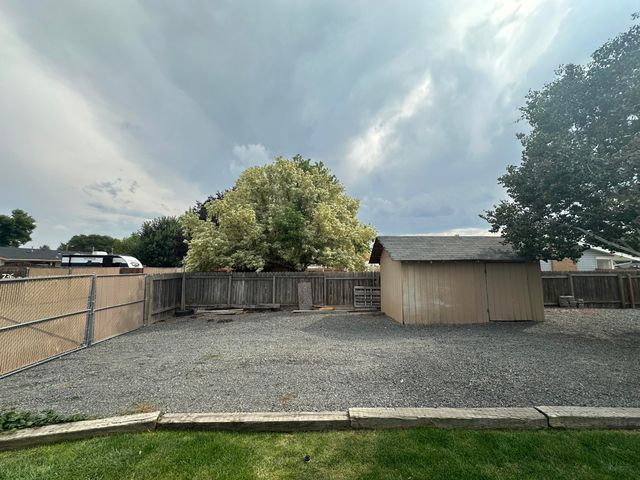 10683 McGuire Avenue, Klamath Falls, OR 97603