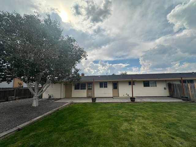 10683 McGuire Avenue, Klamath Falls, OR 97603