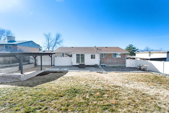 10517 S LARKSPUR DR, Sandy, UT 84094