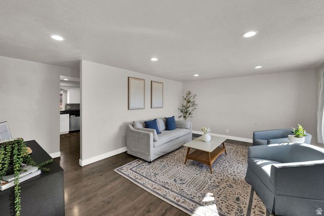 10517 S LARKSPUR DR, Sandy, UT 84094