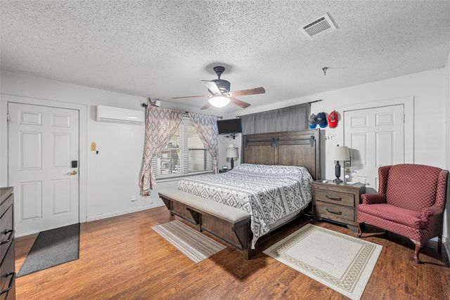 805 S Harrison Street, West, TX 76691
