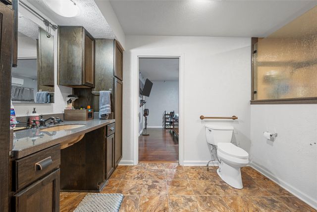 805 S Harrison Street, West, TX 76691