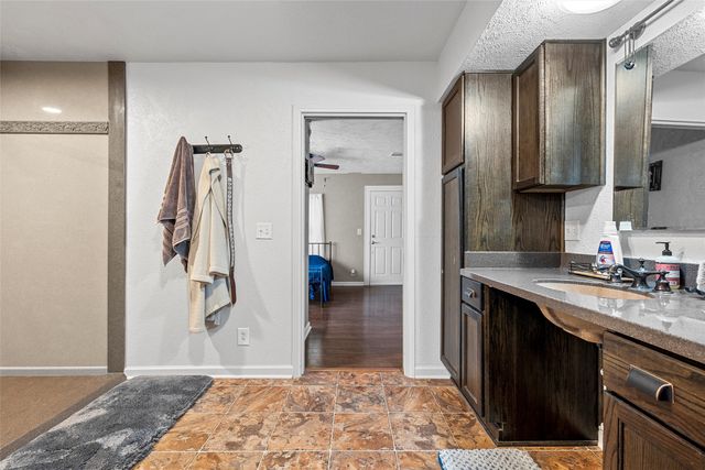 805 S Harrison Street, West, TX 76691