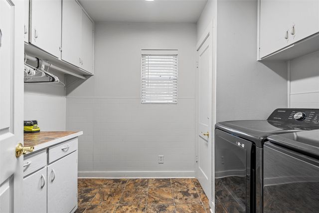 805 S Harrison Street, West, TX 76691