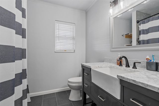 805 S Harrison Street, West, TX 76691