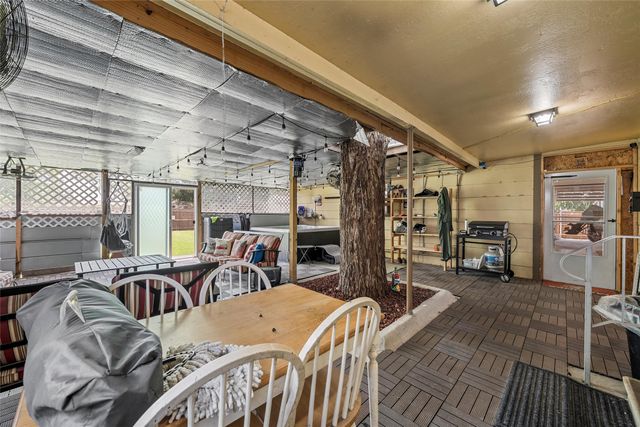 805 S Harrison Street, West, TX 76691