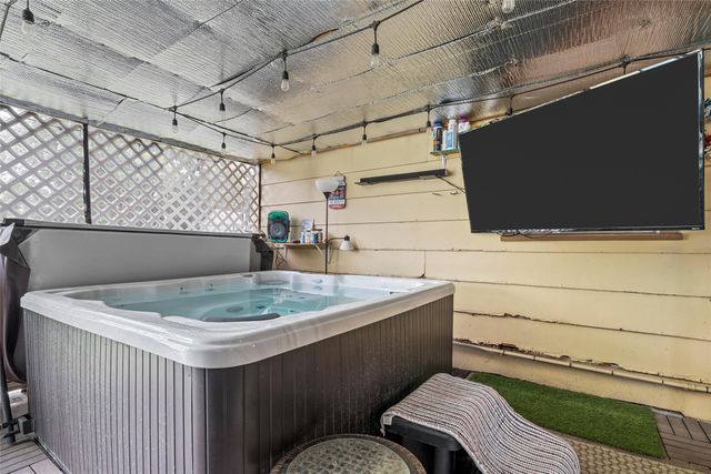 805 S Harrison Street, West, TX 76691