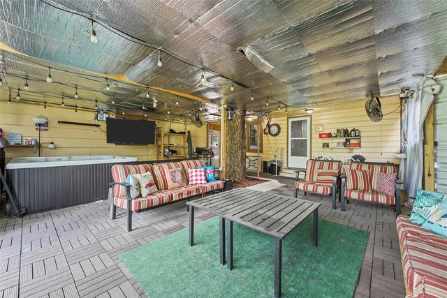805 S Harrison Street, West, TX 76691