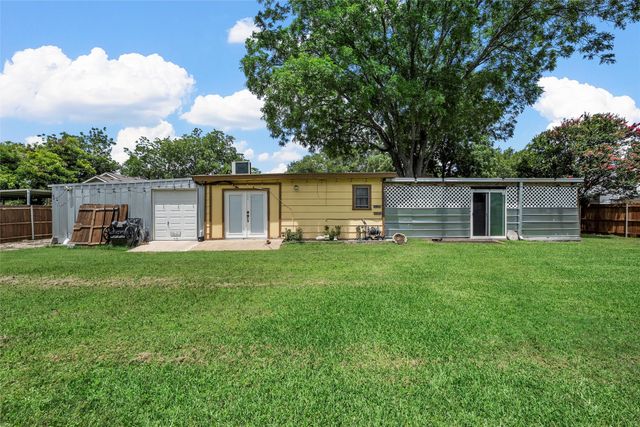 805 S Harrison Street, West, TX 76691