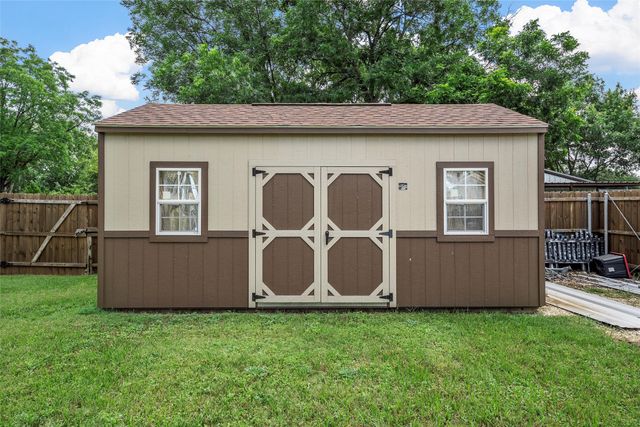 805 S Harrison Street, West, TX 76691
