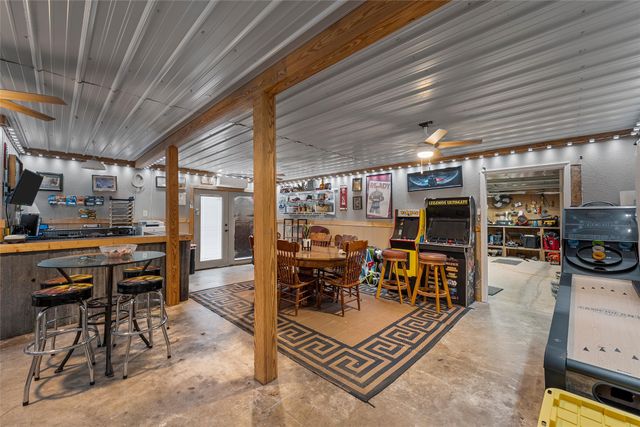 805 S Harrison Street, West, TX 76691