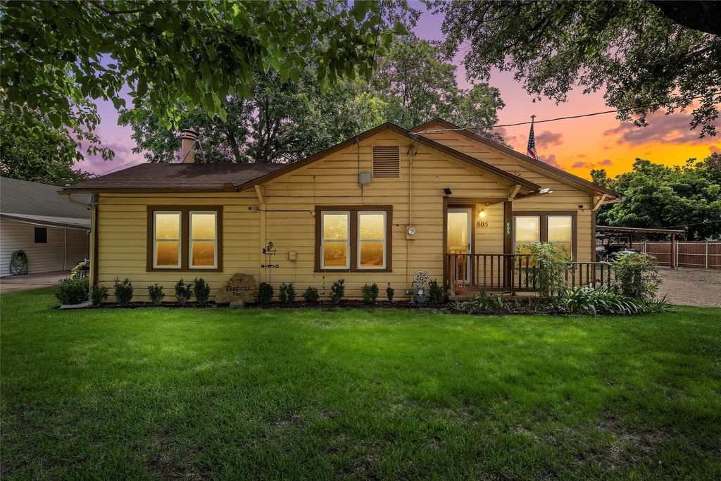 805 S Harrison Street, West, TX 76691