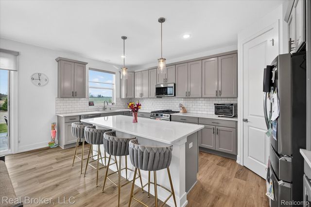 2344 Provencal Drive, Commerce Charter Township, MI 48382