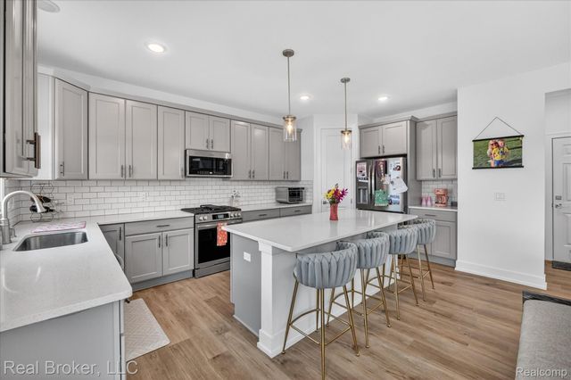 2344 Provencal Drive, Commerce Charter Township, MI 48382