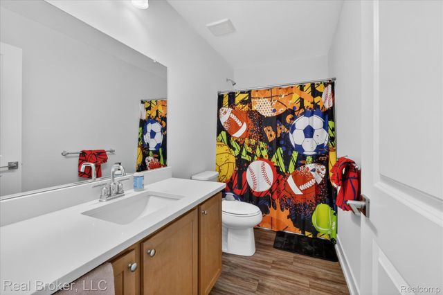 2344 Provencal Drive, Commerce Charter Township, MI 48382