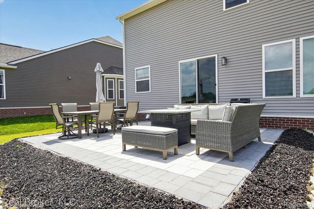2344 Provencal Drive, Commerce Charter Township, MI 48382