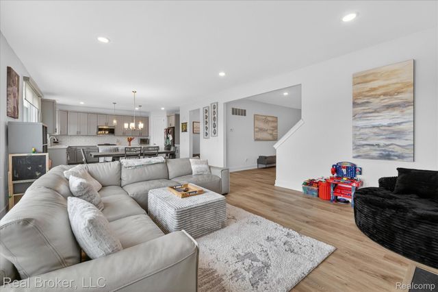 2344 Provencal Drive, Commerce Charter Township, MI 48382