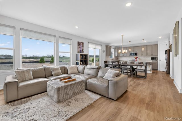 2344 Provencal Drive, Commerce Charter Township, MI 48382