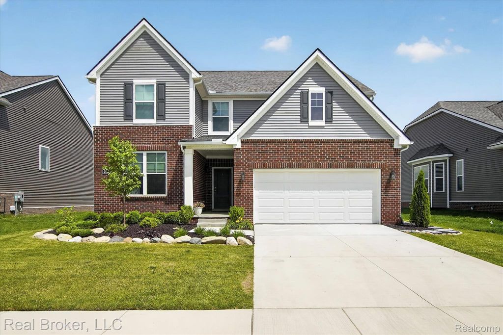2344 Provencal Drive, Commerce Charter Township, MI 48382