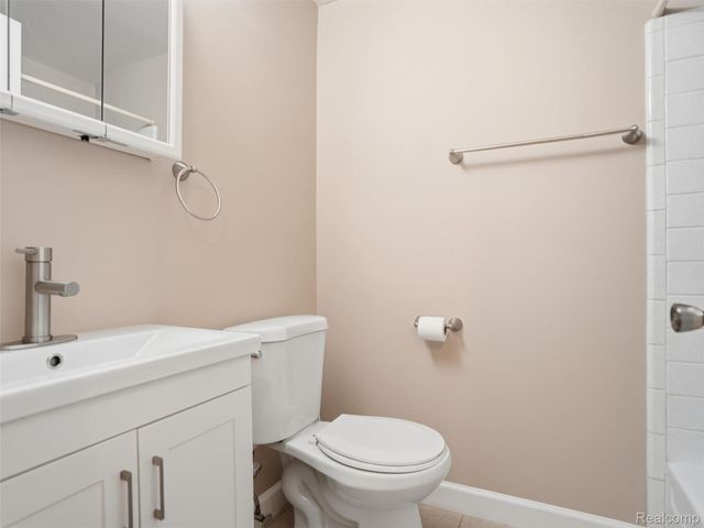 35213 Taffy Drive, Sterling Heights, MI 48312