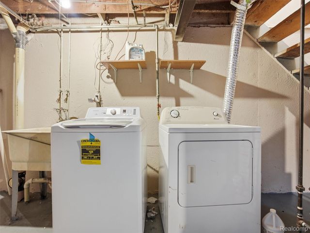 35213 Taffy Drive, Sterling Heights, MI 48312