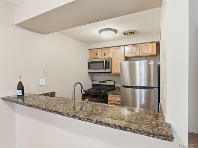 35213 Taffy Drive, Sterling Heights, MI 48312