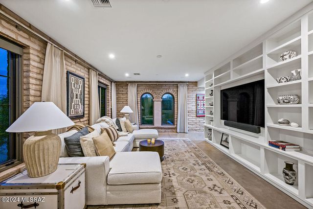 14731 N Strong Stone Drive, Tucson, AZ 85755