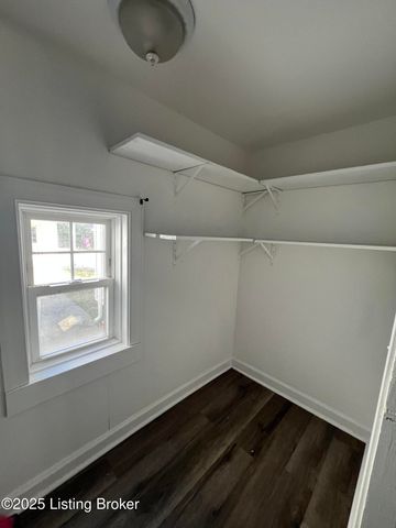 2231 Peaslee Rd, Louisville, KY 40216