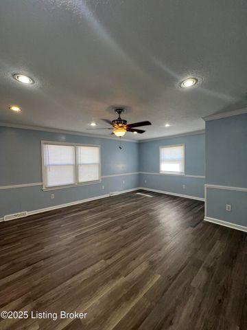 2231 Peaslee Rd, Louisville, KY 40216