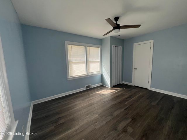 2231 Peaslee Rd, Louisville, KY 40216