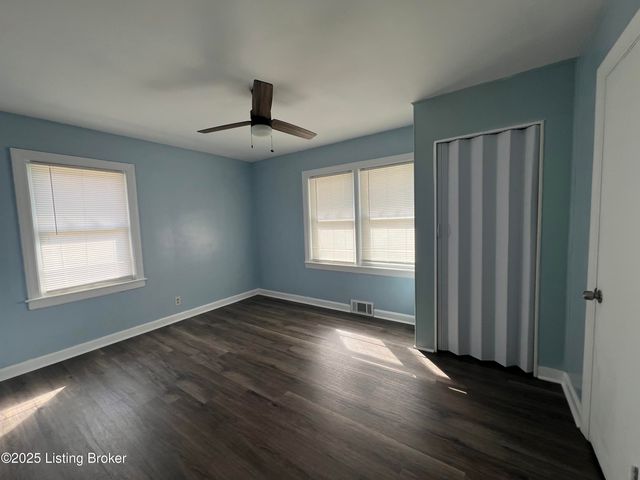 2231 Peaslee Rd, Louisville, KY 40216