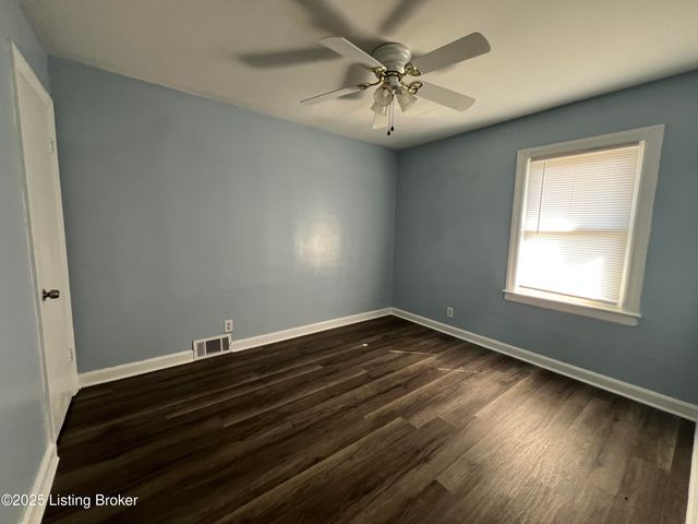 2231 Peaslee Rd, Louisville, KY 40216